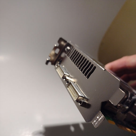 Dell KU705 Nvidia Quadro FX4500 PCI-E 512MB GDDR3 Dual DVI TV-Out (S-VIdeo).I - Picture 4 of 13